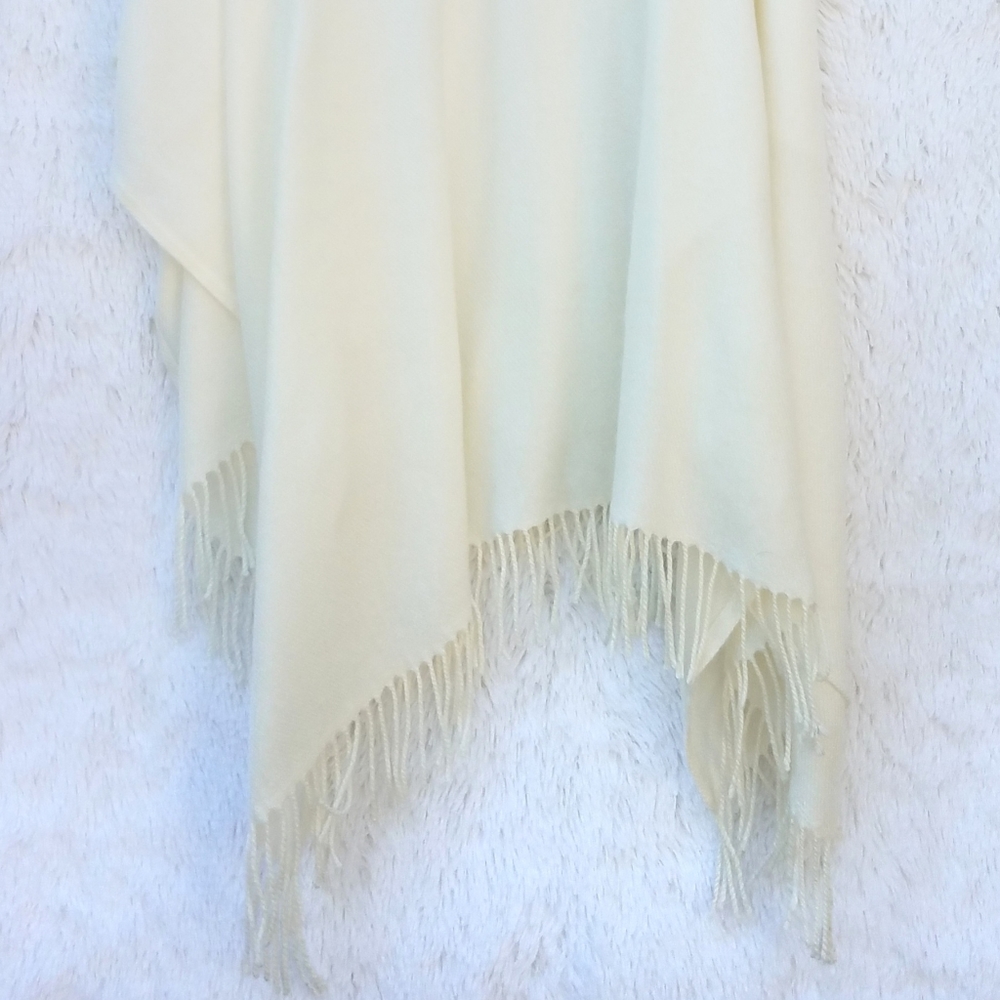 Women’s Poncho One Size Fits All - Picture 7 of 14
